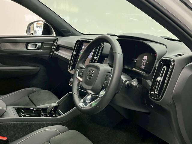 XC40リチャージ リチャージ アルティメットツインモーター 2023年モデル/禁煙車/レザーシート(ヒーター付)/パノラマルーフ/ボルボインテリセーフ/ハーマンカードン/Googleナビ/全方位カメラ/ETC/クルコン/Pバックドア/充電ケーブル(44枚目)