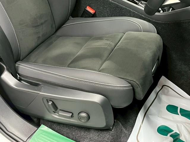 XC40リチャージ リチャージ アルティメットツインモーター 2023年モデル/禁煙車/レザーシート(ヒーター付)/パノラマルーフ/ボルボインテリセーフ/ハーマンカードン/Googleナビ/全方位カメラ/ETC/クルコン/Pバックドア/充電ケーブル(46枚目)