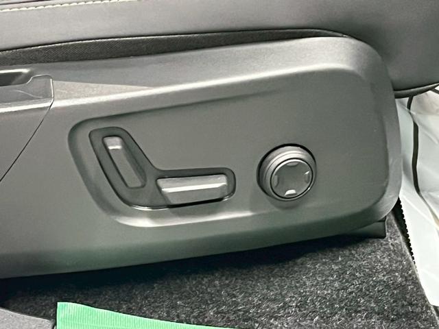 XC40リチャージ リチャージ アルティメットツインモーター 2023年モデル/禁煙車/レザーシート(ヒーター付)/パノラマルーフ/ボルボインテリセーフ/ハーマンカードン/Googleナビ/全方位カメラ/ETC/クルコン/Pバックドア/充電ケーブル(47枚目)