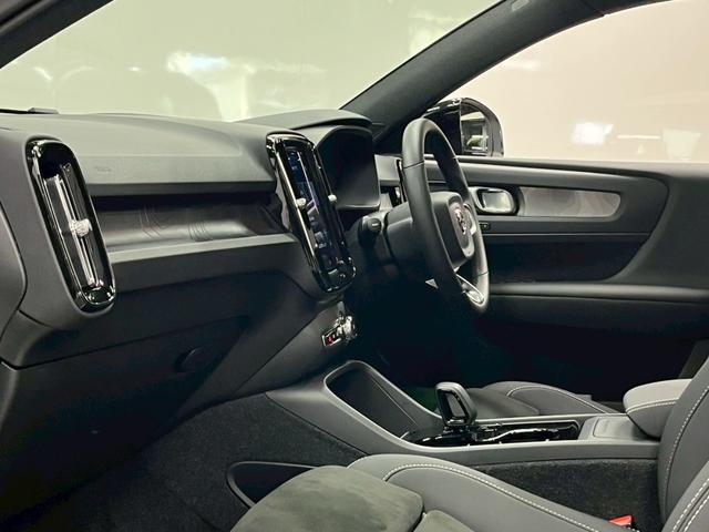 XC40リチャージ リチャージ アルティメットツインモーター 2023年モデル/禁煙車/レザーシート(ヒーター付)/パノラマルーフ/ボルボインテリセーフ/ハーマンカードン/Googleナビ/全方位カメラ/ETC/クルコン/Pバックドア/充電ケーブル(48枚目)