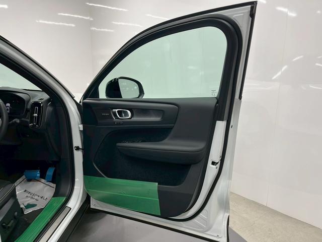 XC40リチャージ リチャージ アルティメットツインモーター 2023年モデル/禁煙車/レザーシート(ヒーター付)/パノラマルーフ/ボルボインテリセーフ/ハーマンカードン/Googleナビ/全方位カメラ/ETC/クルコン/Pバックドア/充電ケーブル(50枚目)
