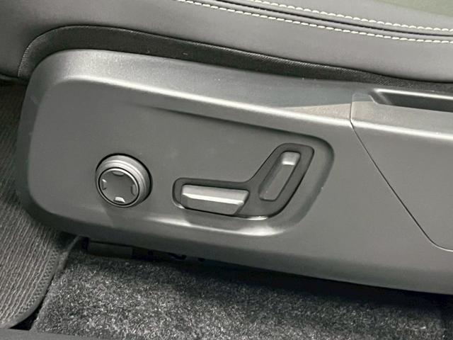 XC40リチャージ リチャージ アルティメットツインモーター 2023年モデル/禁煙車/レザーシート(ヒーター付)/パノラマルーフ/ボルボインテリセーフ/ハーマンカードン/Googleナビ/全方位カメラ/ETC/クルコン/Pバックドア/充電ケーブル(52枚目)