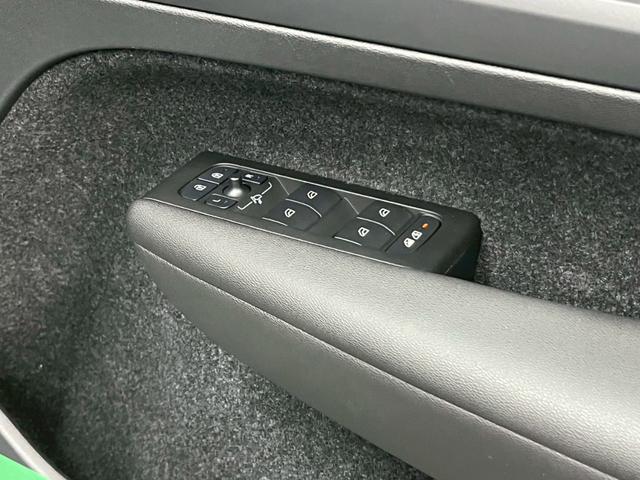 XC40リチャージ リチャージ アルティメットツインモーター 2023年モデル/禁煙車/レザーシート(ヒーター付)/パノラマルーフ/ボルボインテリセーフ/ハーマンカードン/Googleナビ/全方位カメラ/ETC/クルコン/Pバックドア/充電ケーブル(61枚目)