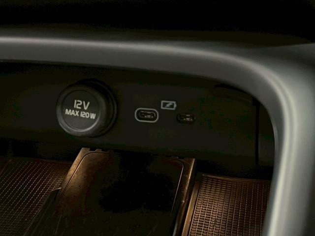 XC40リチャージ リチャージ アルティメットツインモーター 2023年モデル/禁煙車/レザーシート(ヒーター付)/パノラマルーフ/ボルボインテリセーフ/ハーマンカードン/Googleナビ/全方位カメラ/ETC/クルコン/Pバックドア/充電ケーブル(75枚目)