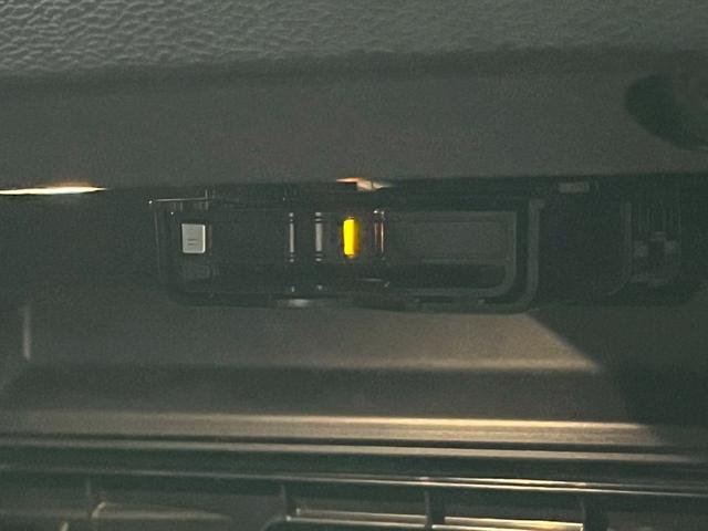 XC40リチャージ リチャージ アルティメットツインモーター 2023年モデル/禁煙車/レザーシート(ヒーター付)/パノラマルーフ/ボルボインテリセーフ/ハーマンカードン/Googleナビ/全方位カメラ/ETC/クルコン/Pバックドア/充電ケーブル(76枚目)