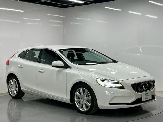 Ｖ４０ Ｄ４　インスクリプション　２０１８年モデル／ブラックレザーシート（ヒーター付）／ボルボインテリセーフ／純正ナビ／Ｂカメ／Ｂｌｕｅｔｏｏｔｈ対応／ＵＳＢ接続可／クリアランスソナー／クルコン／ＥＴＣ／純正１７アルミ（9枚目）