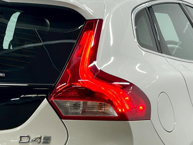 Ｖ４０ Ｄ４　インスクリプション　２０１８年モデル／ブラックレザーシート（ヒーター付）／ボルボインテリセーフ／純正ナビ／Ｂカメ／Ｂｌｕｅｔｏｏｔｈ対応／ＵＳＢ接続可／クリアランスソナー／クルコン／ＥＴＣ／純正１７アルミ（30枚目）