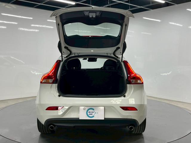 Ｖ４０ Ｄ４　インスクリプション　２０１８年モデル／ブラックレザーシート（ヒーター付）／ボルボインテリセーフ／純正ナビ／Ｂカメ／Ｂｌｕｅｔｏｏｔｈ対応／ＵＳＢ接続可／クリアランスソナー／クルコン／ＥＴＣ／純正１７アルミ（31枚目）