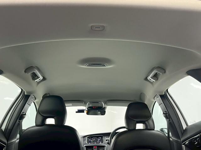Ｖ４０ Ｄ４　インスクリプション　２０１８年モデル／ブラックレザーシート（ヒーター付）／ボルボインテリセーフ／純正ナビ／Ｂカメ／Ｂｌｕｅｔｏｏｔｈ対応／ＵＳＢ接続可／クリアランスソナー／クルコン／ＥＴＣ／純正１７アルミ（34枚目）