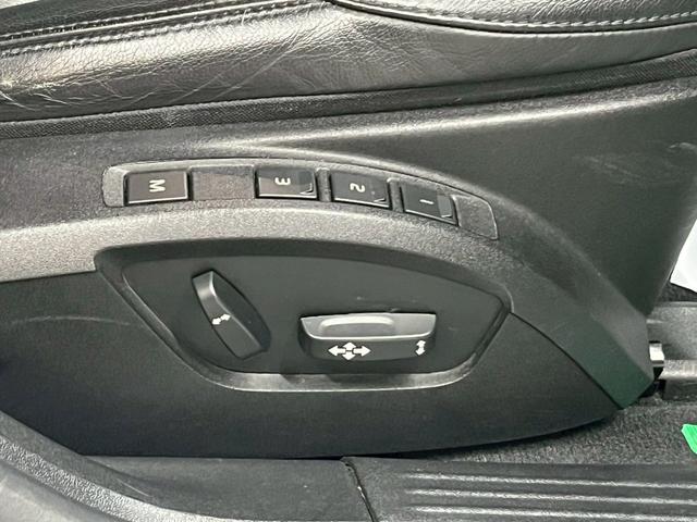 Ｖ４０ Ｄ４　インスクリプション　２０１８年モデル／ブラックレザーシート（ヒーター付）／ボルボインテリセーフ／純正ナビ／Ｂカメ／Ｂｌｕｅｔｏｏｔｈ対応／ＵＳＢ接続可／クリアランスソナー／クルコン／ＥＴＣ／純正１７アルミ（42枚目）