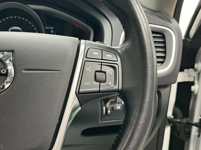 Ｖ４０ Ｄ４　インスクリプション　２０１８年モデル／ブラックレザーシート（ヒーター付）／ボルボインテリセーフ／純正ナビ／Ｂカメ／Ｂｌｕｅｔｏｏｔｈ対応／ＵＳＢ接続可／クリアランスソナー／クルコン／ＥＴＣ／純正１７アルミ（55枚目）