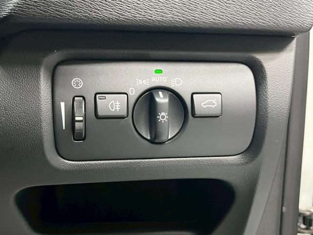 Ｖ４０ Ｄ４　インスクリプション　２０１８年モデル／ブラックレザーシート（ヒーター付）／ボルボインテリセーフ／純正ナビ／Ｂカメ／Ｂｌｕｅｔｏｏｔｈ対応／ＵＳＢ接続可／クリアランスソナー／クルコン／ＥＴＣ／純正１７アルミ（56枚目）