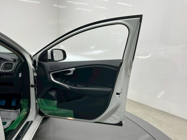 Ｖ４０ Ｄ４　インスクリプション　２０１８年モデル／ブラックレザーシート（ヒーター付）／ボルボインテリセーフ／純正ナビ／Ｂカメ／Ｂｌｕｅｔｏｏｔｈ対応／ＵＳＢ接続可／クリアランスソナー／クルコン／ＥＴＣ／純正１７アルミ（57枚目）