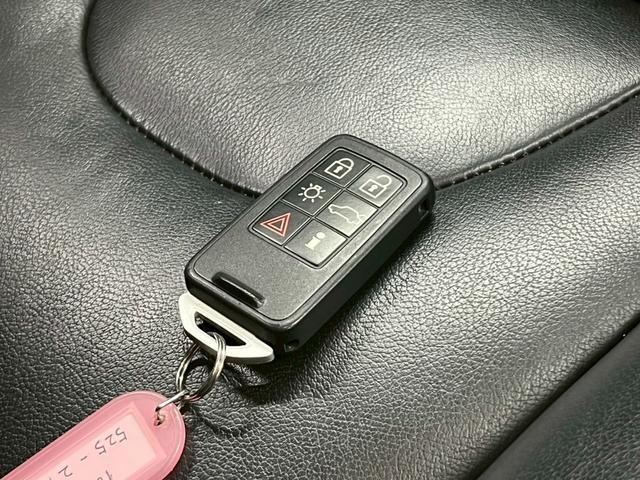 Ｖ４０ Ｄ４　インスクリプション　２０１８年モデル／ブラックレザーシート（ヒーター付）／ボルボインテリセーフ／純正ナビ／Ｂカメ／Ｂｌｕｅｔｏｏｔｈ対応／ＵＳＢ接続可／クリアランスソナー／クルコン／ＥＴＣ／純正１７アルミ（69枚目）