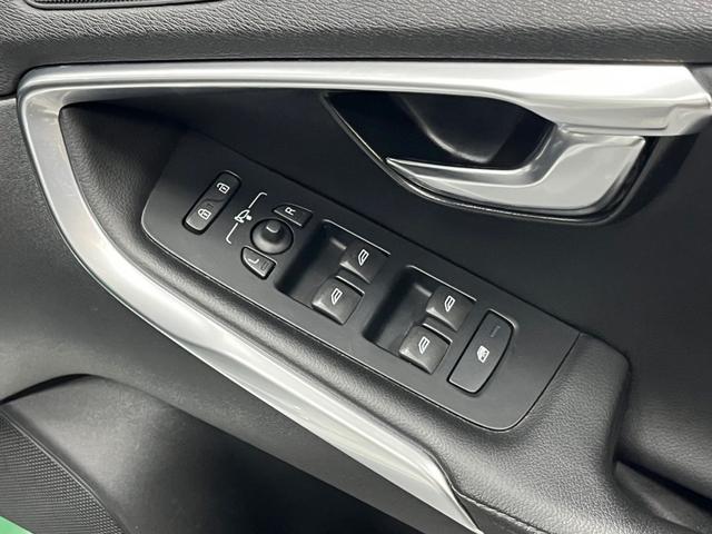 Ｖ４０ Ｄ４　インスクリプション　２０１８年モデル／ブラックレザーシート（ヒーター付）／ボルボインテリセーフ／純正ナビ／Ｂカメ／Ｂｌｕｅｔｏｏｔｈ対応／ＵＳＢ接続可／クリアランスソナー／クルコン／ＥＴＣ／純正１７アルミ（70枚目）