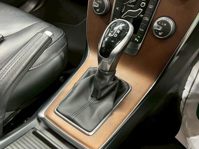 Ｖ４０ Ｄ４　インスクリプション　２０１８年モデル／ブラックレザーシート（ヒーター付）／ボルボインテリセーフ／純正ナビ／Ｂカメ／Ｂｌｕｅｔｏｏｔｈ対応／ＵＳＢ接続可／クリアランスソナー／クルコン／ＥＴＣ／純正１７アルミ（72枚目）