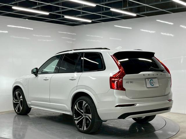 XC90 リチャージアルテメットT8AWDプラグインハイブリド 2023年モデル/エアサス/サンルーフ/レザーシート(ヒーター付)/ボルボインテリセーフ/ハーマンカードン/全方位カメラ/前後ドラレコ/クルコン/ナビ/フルセグTV/純正22アルミ/LEDヘッド(13枚目)