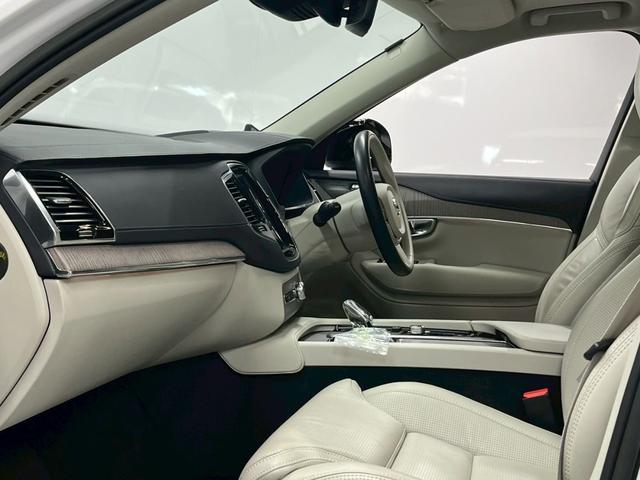 XC90 リチャージアルテメットT8AWDプラグインハイブリド 2023年モデル/エアサス/サンルーフ/レザーシート(ヒーター付)/ボルボインテリセーフ/ハーマンカードン/全方位カメラ/前後ドラレコ/クルコン/ナビ/フルセグTV/純正22アルミ/LEDヘッド(47枚目)