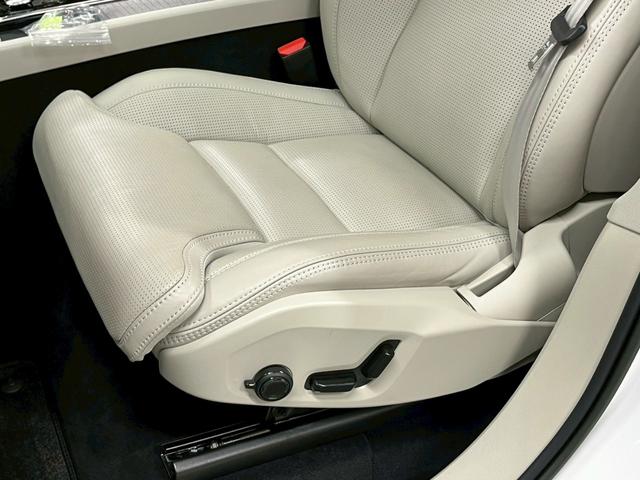 XC90 リチャージアルテメットT8AWDプラグインハイブリド 2023年モデル/エアサス/サンルーフ/レザーシート(ヒーター付)/ボルボインテリセーフ/ハーマンカードン/全方位カメラ/前後ドラレコ/クルコン/ナビ/フルセグTV/純正22アルミ/LEDヘッド(49枚目)