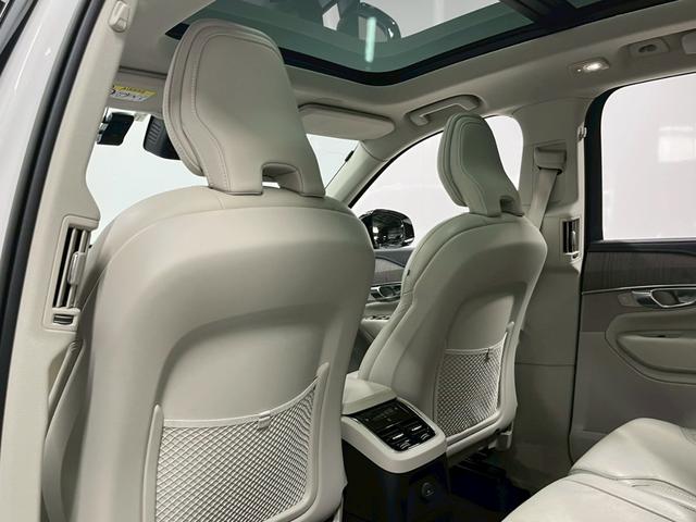 XC90 リチャージアルテメットT8AWDプラグインハイブリド 2023年モデル/エアサス/サンルーフ/レザーシート(ヒーター付)/ボルボインテリセーフ/ハーマンカードン/全方位カメラ/前後ドラレコ/クルコン/ナビ/フルセグTV/純正22アルミ/LEDヘッド(51枚目)