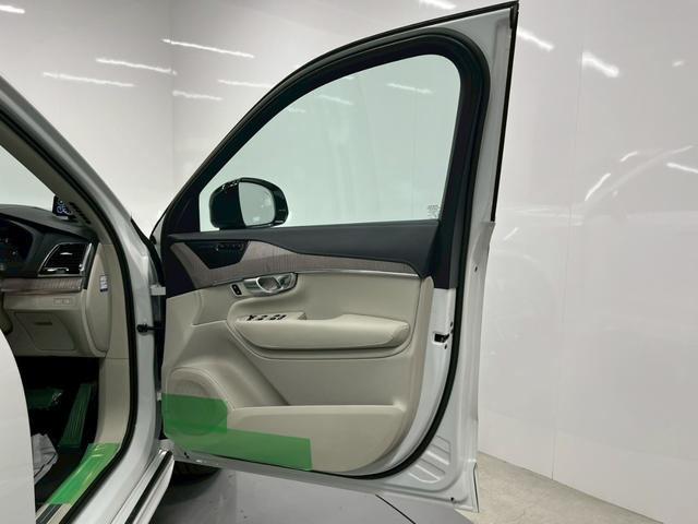 XC90 リチャージアルテメットT8AWDプラグインハイブリド 2023年モデル/エアサス/サンルーフ/レザーシート(ヒーター付)/ボルボインテリセーフ/ハーマンカードン/全方位カメラ/前後ドラレコ/クルコン/ナビ/フルセグTV/純正22アルミ/LEDヘッド(54枚目)
