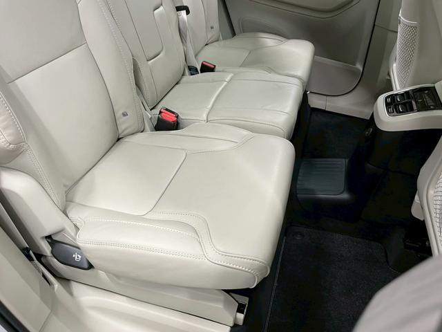 XC90 リチャージアルテメットT8AWDプラグインハイブリド 2023年モデル/エアサス/サンルーフ/レザーシート(ヒーター付)/ボルボインテリセーフ/ハーマンカードン/全方位カメラ/前後ドラレコ/クルコン/ナビ/フルセグTV/純正22アルミ/LEDヘッド(57枚目)