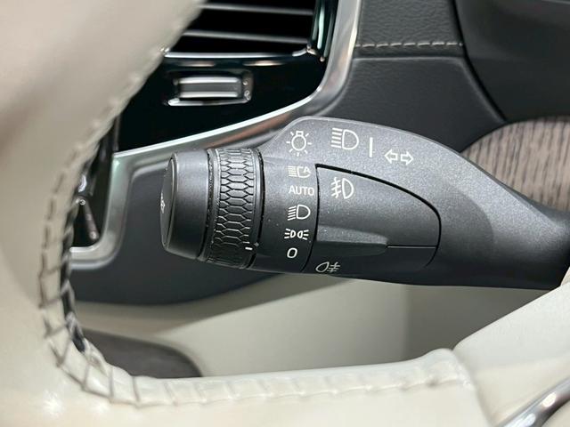 XC90 リチャージアルテメットT8AWDプラグインハイブリド 2023年モデル/エアサス/サンルーフ/レザーシート(ヒーター付)/ボルボインテリセーフ/ハーマンカードン/全方位カメラ/前後ドラレコ/クルコン/ナビ/フルセグTV/純正22アルミ/LEDヘッド(64枚目)
