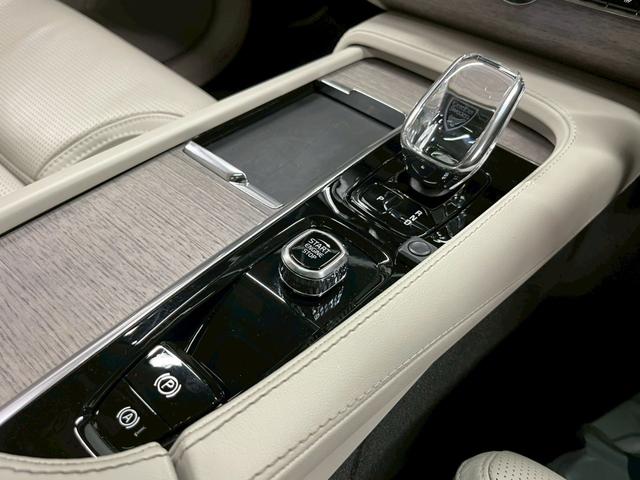 XC90 リチャージアルテメットT8AWDプラグインハイブリド 2023年モデル/エアサス/サンルーフ/レザーシート(ヒーター付)/ボルボインテリセーフ/ハーマンカードン/全方位カメラ/前後ドラレコ/クルコン/ナビ/フルセグTV/純正22アルミ/LEDヘッド(74枚目)