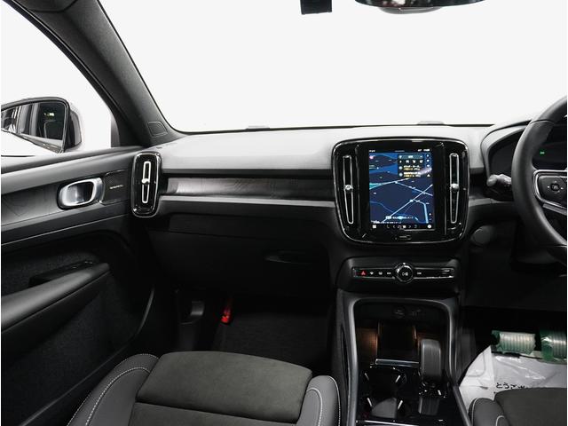 C40リチャージ リチャージ アルティメットシングルモーター 2023年モデル/禁煙車/サンルーフ/ドラレコ/全方位カメラ/Googleナビ/USB接続可/Pバックドア/ボルボインテリセーフ/ハーマンカードン/シートヒーター/LEDヘッド/純正20アルミ(43枚目)