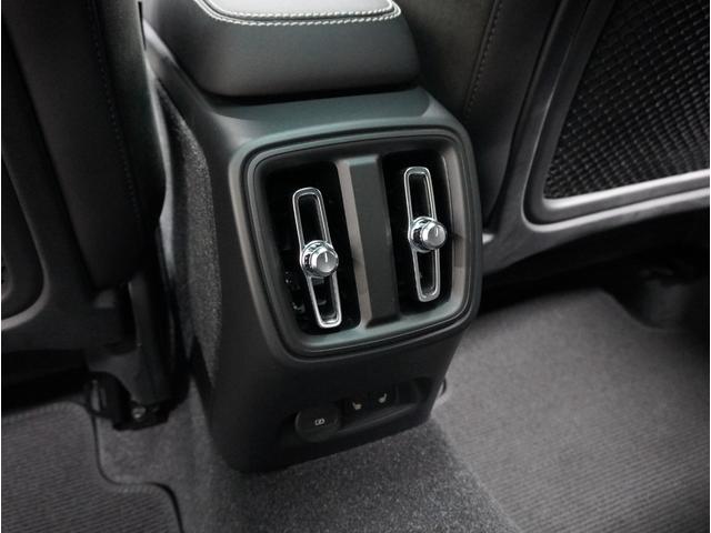 C40リチャージ リチャージ アルティメットシングルモーター 2023年モデル/禁煙車/サンルーフ/ドラレコ/全方位カメラ/Googleナビ/USB接続可/Pバックドア/ボルボインテリセーフ/ハーマンカードン/シートヒーター/LEDヘッド/純正20アルミ(62枚目)