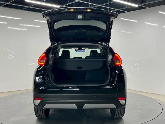 【高品質車に厳選】毎月約６０台のお車が買取にて入庫する中で、高品質のみに厳選して在庫。なおかつ諸経費を抑え、低価格での販売を実現しております。