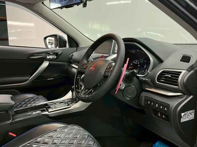 【高品質車に厳選】毎月約６０台のお車が買取にて入庫する中で、高品質のみに厳選して在庫。なおかつ諸経費を抑え、低価格での販売を実現しております。