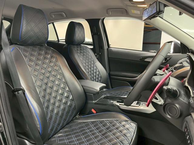 【徹底的なクリーニング】弊社にはクリーニング専用スペース、専属チームが存在し、入庫時は様々な状態のお車を全て徹底的に仕上げております。是非ご自身の目でそのクオリティをご確認下さいませ。