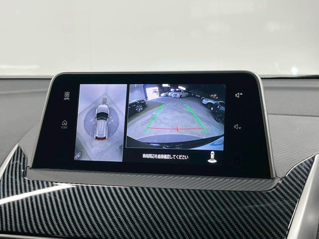 【徹底的なクリーニング】弊社にはクリーニング専用スペース、専属チームが存在し、入庫時は様々な状態のお車を全て徹底的に仕上げております。是非ご自身の目でそのクオリティをご確認下さいませ。