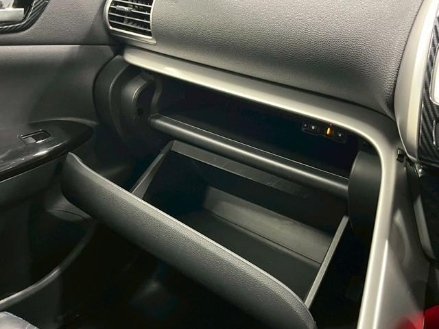 【高品質車に厳選】毎月約６０台のお車が買取にて入庫する中で、高品質のみに厳選して在庫。なおかつ諸経費を抑え、低価格での販売を実現しております。