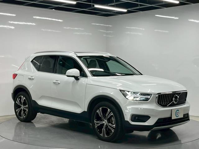 ＸＣ４０ Ｔ４　ＡＷＤ　インスクリプション　２０２０年モデル／禁煙車／ホワイトレザーシート（ヒーター付）／サンルーフ／ハーマンカードン／ボルボインテリセーフ／純正ナビ／フルセグＴＶ／全方位カメラ／Ｐバックドア／純正１９アルミ／ＬＥＤヘッド（9枚目）