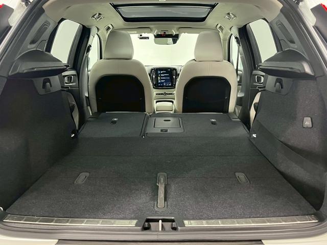 ＸＣ４０ Ｔ４　ＡＷＤ　インスクリプション　２０２０年モデル／禁煙車／ホワイトレザーシート（ヒーター付）／サンルーフ／ハーマンカードン／ボルボインテリセーフ／純正ナビ／フルセグＴＶ／全方位カメラ／Ｐバックドア／純正１９アルミ／ＬＥＤヘッド（35枚目）
