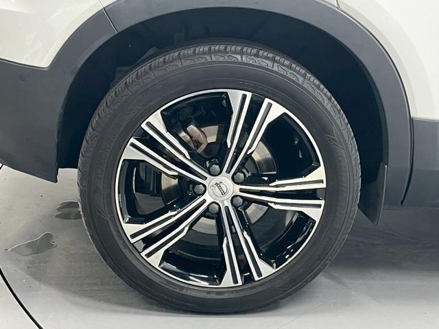ＸＣ４０ Ｔ４　ＡＷＤ　インスクリプション　２０２０年モデル／禁煙車／ホワイトレザーシート（ヒーター付）／サンルーフ／ハーマンカードン／ボルボインテリセーフ／純正ナビ／フルセグＴＶ／全方位カメラ／Ｐバックドア／純正１９アルミ／ＬＥＤヘッド（39枚目）
