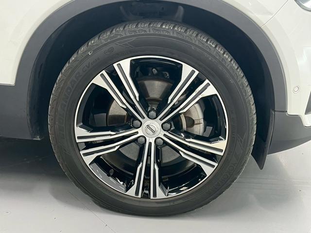 ＸＣ４０ Ｔ４　ＡＷＤ　インスクリプション　２０２０年モデル／禁煙車／ホワイトレザーシート（ヒーター付）／サンルーフ／ハーマンカードン／ボルボインテリセーフ／純正ナビ／フルセグＴＶ／全方位カメラ／Ｐバックドア／純正１９アルミ／ＬＥＤヘッド（40枚目）