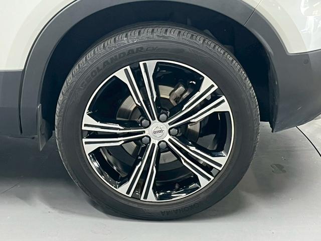 ＸＣ４０ Ｔ４　ＡＷＤ　インスクリプション　２０２０年モデル／禁煙車／ホワイトレザーシート（ヒーター付）／サンルーフ／ハーマンカードン／ボルボインテリセーフ／純正ナビ／フルセグＴＶ／全方位カメラ／Ｐバックドア／純正１９アルミ／ＬＥＤヘッド（42枚目）