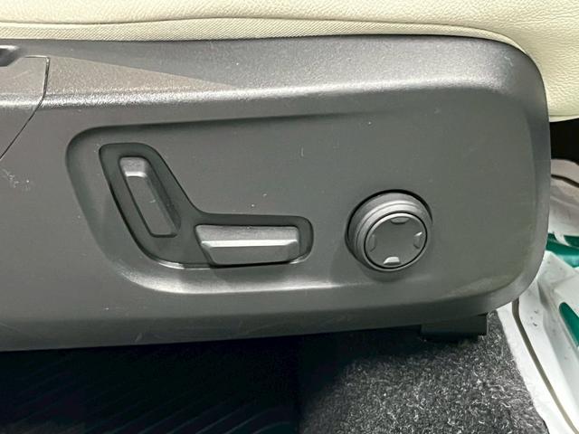 ＸＣ４０ Ｔ４　ＡＷＤ　インスクリプション　２０２０年モデル／禁煙車／ホワイトレザーシート（ヒーター付）／サンルーフ／ハーマンカードン／ボルボインテリセーフ／純正ナビ／フルセグＴＶ／全方位カメラ／Ｐバックドア／純正１９アルミ／ＬＥＤヘッド（49枚目）