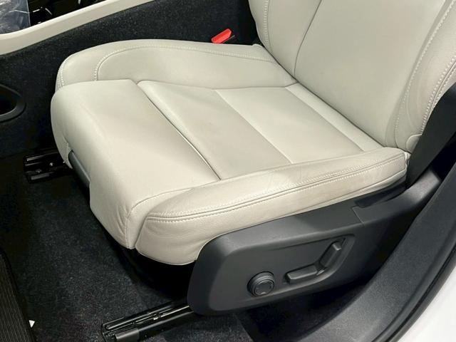 ＸＣ４０ Ｔ４　ＡＷＤ　インスクリプション　２０２０年モデル／禁煙車／ホワイトレザーシート（ヒーター付）／サンルーフ／ハーマンカードン／ボルボインテリセーフ／純正ナビ／フルセグＴＶ／全方位カメラ／Ｐバックドア／純正１９アルミ／ＬＥＤヘッド（52枚目）