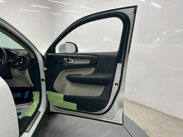 ＸＣ４０ Ｔ４　ＡＷＤ　インスクリプション　２０２０年モデル／禁煙車／ホワイトレザーシート（ヒーター付）／サンルーフ／ハーマンカードン／ボルボインテリセーフ／純正ナビ／フルセグＴＶ／全方位カメラ／Ｐバックドア／純正１９アルミ／ＬＥＤヘッド（53枚目）