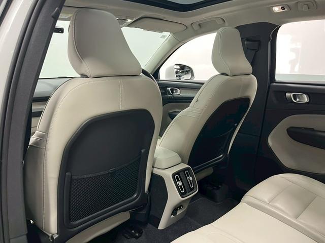 ＸＣ４０ Ｔ４　ＡＷＤ　インスクリプション　２０２０年モデル／禁煙車／ホワイトレザーシート（ヒーター付）／サンルーフ／ハーマンカードン／ボルボインテリセーフ／純正ナビ／フルセグＴＶ／全方位カメラ／Ｐバックドア／純正１９アルミ／ＬＥＤヘッド（55枚目）