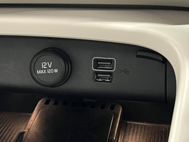 ＸＣ４０ Ｔ４　ＡＷＤ　インスクリプション　２０２０年モデル／禁煙車／ホワイトレザーシート（ヒーター付）／サンルーフ／ハーマンカードン／ボルボインテリセーフ／純正ナビ／フルセグＴＶ／全方位カメラ／Ｐバックドア／純正１９アルミ／ＬＥＤヘッド（76枚目）