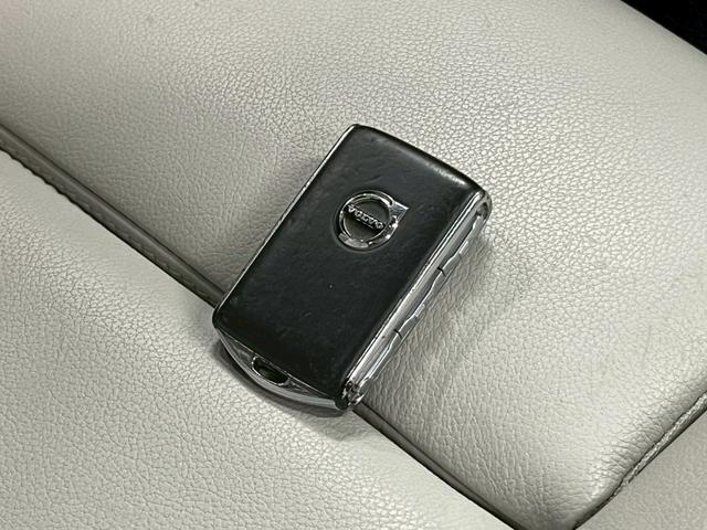 ＸＣ４０ Ｔ４　ＡＷＤ　インスクリプション　２０２０年モデル／禁煙車／ホワイトレザーシート（ヒーター付）／サンルーフ／ハーマンカードン／ボルボインテリセーフ／純正ナビ／フルセグＴＶ／全方位カメラ／Ｐバックドア／純正１９アルミ／ＬＥＤヘッド（77枚目）