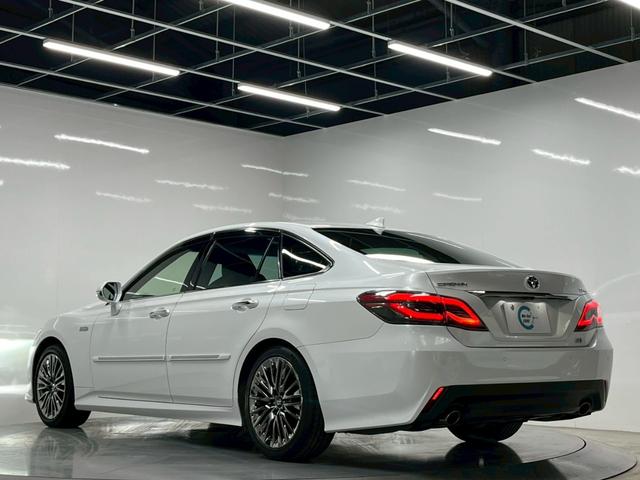 クラウンハイブリッド Ｇ－エグゼクティブ　禁煙車／ブラックレザーシート（ヒーター付）／サンルーフ／純正ナビ／フルセグＴＶ／ＵＳＢ接続可／全方位カメラ／前後ドラレコ／デジタルインナーミラー／ステアヒーター／ＥＴＣ／クルコン／純正１８アルミ（5枚目）