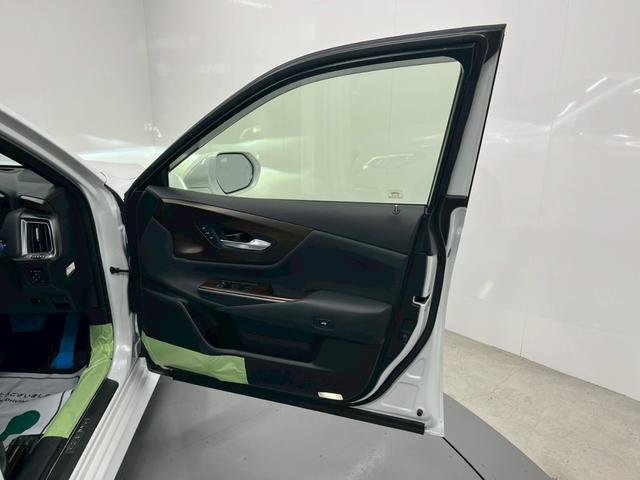 クラウンハイブリッド Ｇ－エグゼクティブ　禁煙車／ブラックレザーシート（ヒーター付）／サンルーフ／純正ナビ／フルセグＴＶ／ＵＳＢ接続可／全方位カメラ／前後ドラレコ／デジタルインナーミラー／ステアヒーター／ＥＴＣ／クルコン／純正１８アルミ（29枚目）