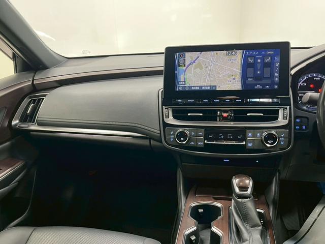 クラウンハイブリッド Ｇ－エグゼクティブ　禁煙車／ブラックレザーシート（ヒーター付）／サンルーフ／純正ナビ／フルセグＴＶ／ＵＳＢ接続可／全方位カメラ／前後ドラレコ／デジタルインナーミラー／ステアヒーター／ＥＴＣ／クルコン／純正１８アルミ（42枚目）