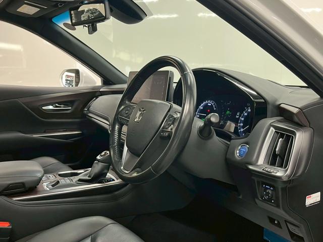 クラウンハイブリッド Ｇ－エグゼクティブ　禁煙車／ブラックレザーシート（ヒーター付）／サンルーフ／純正ナビ／フルセグＴＶ／ＵＳＢ接続可／全方位カメラ／前後ドラレコ／デジタルインナーミラー／ステアヒーター／ＥＴＣ／クルコン／純正１８アルミ（44枚目）